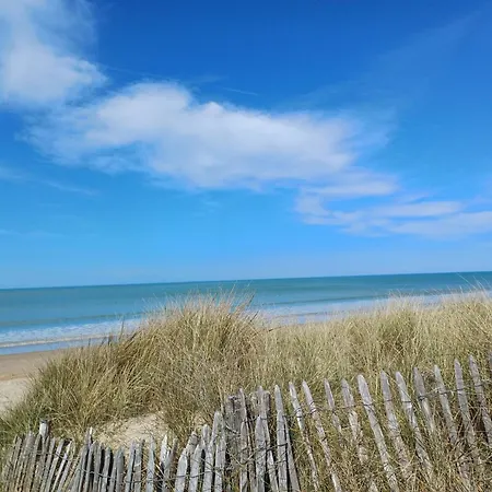 Normandie House With Pond * Jullouville-les-Pins