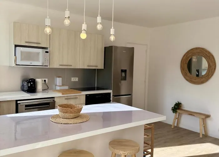 Normandie House With Pond