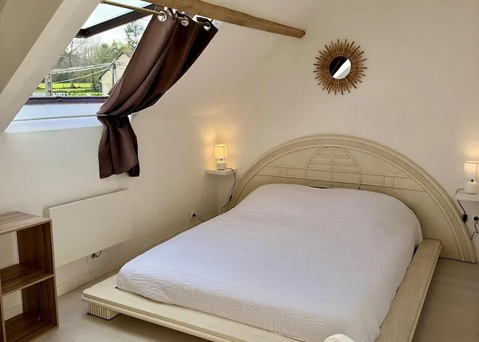 Normandie House With Pond