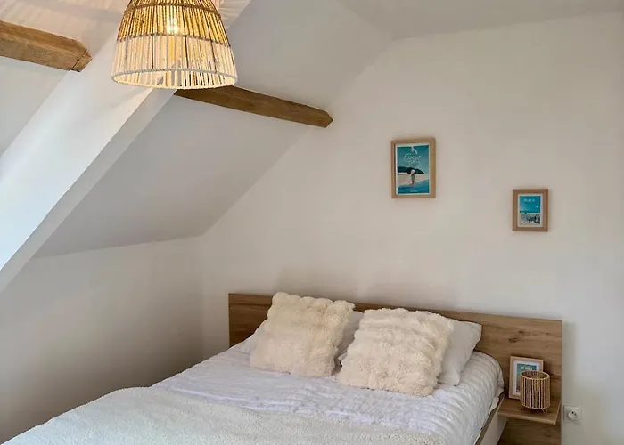 Normandie House With Pond